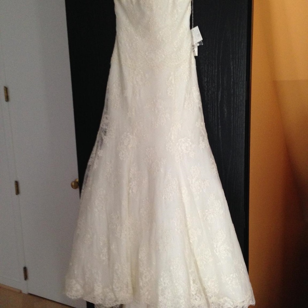 Monique Lhuillier Bliss Wedding Dress, Size 10 - Picture 6 of 9